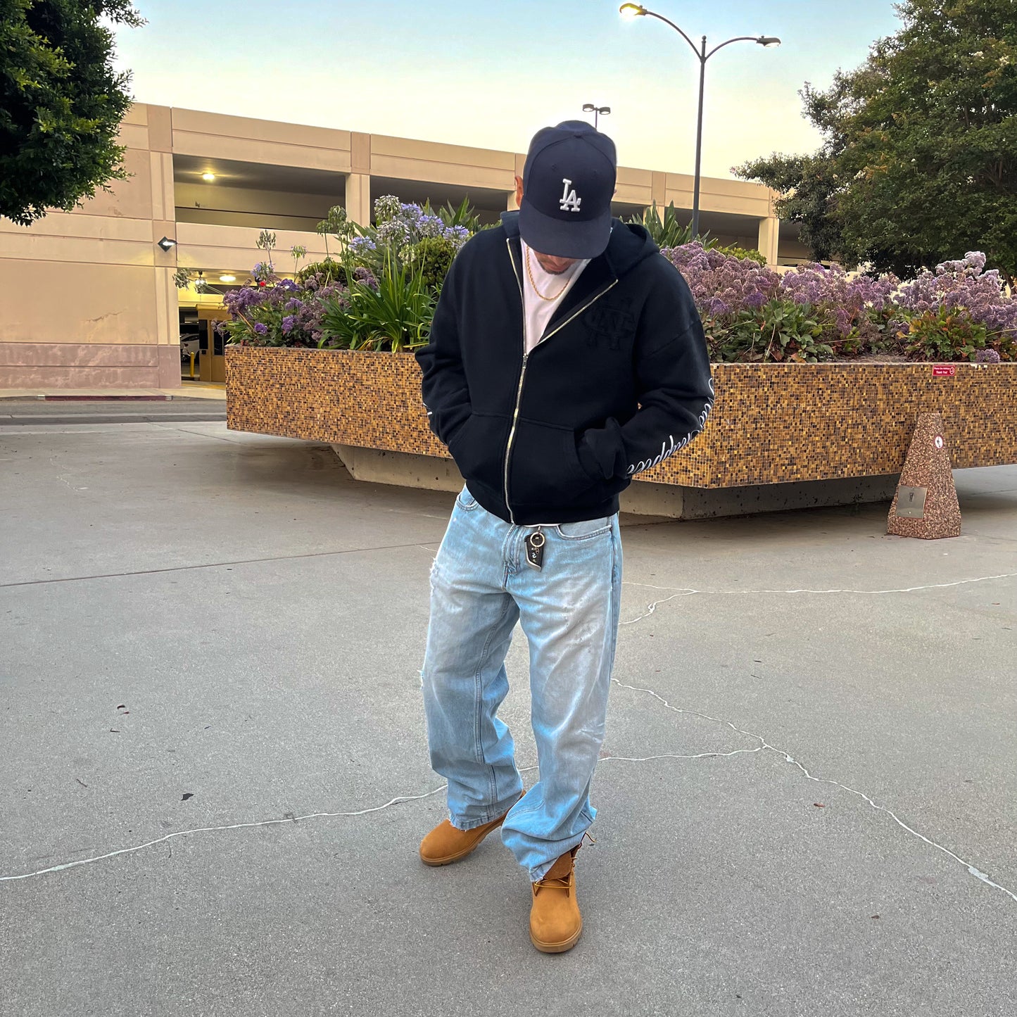 NEWCHAPPTER ZIP UP